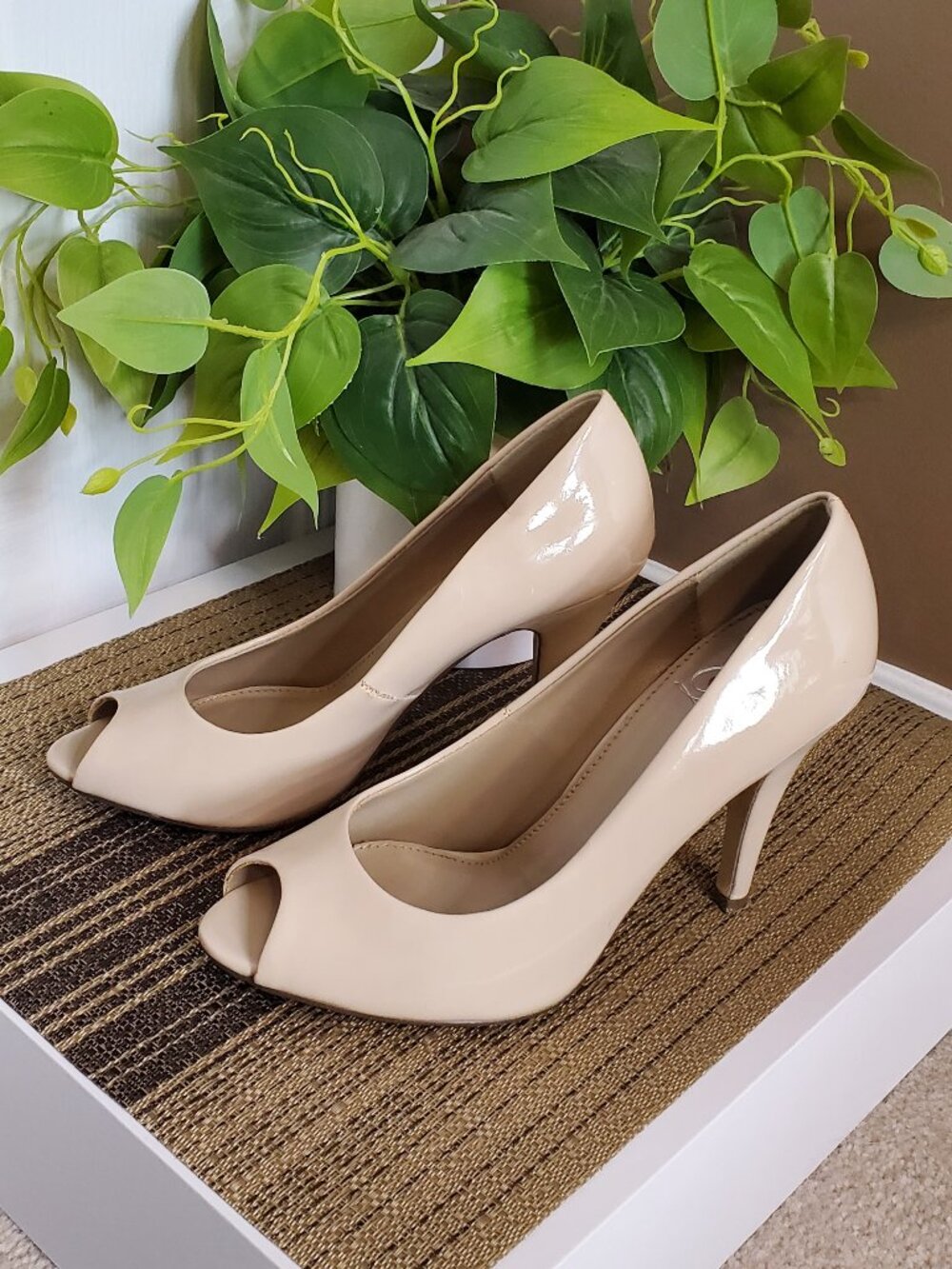 Nude, patent peep-toe pumps: Canadian size 6: 3.5" heels
